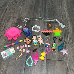 Bundle baggie mixture of kids accessories and little toys